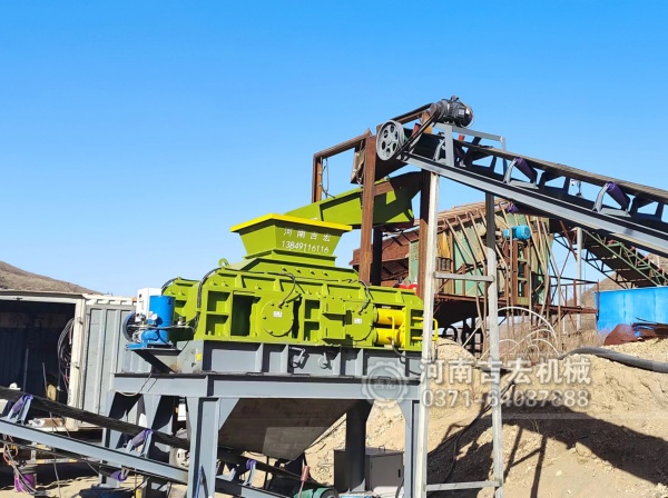 沙子超細粉碎機哪種效果好,推薦四輥破碎機！