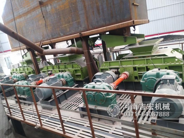 為什么選對輥破碎機破碎石英石？節(jié)能、耐用、粒型好三大優(yōu)勢！