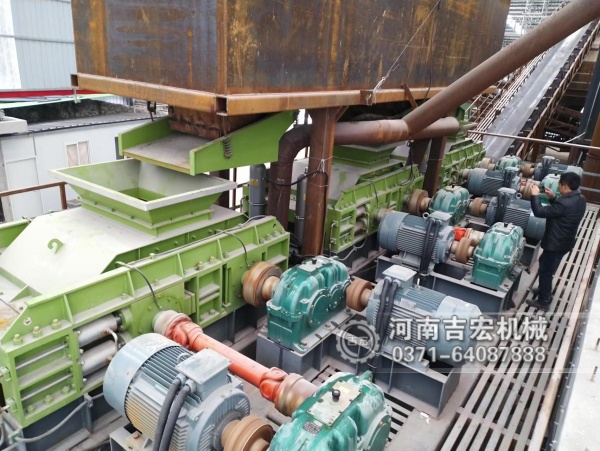 液壓對輥破碎機：粒度隨心調控,如何為砂廠創(chuàng)造更高經(jīng)濟效益？